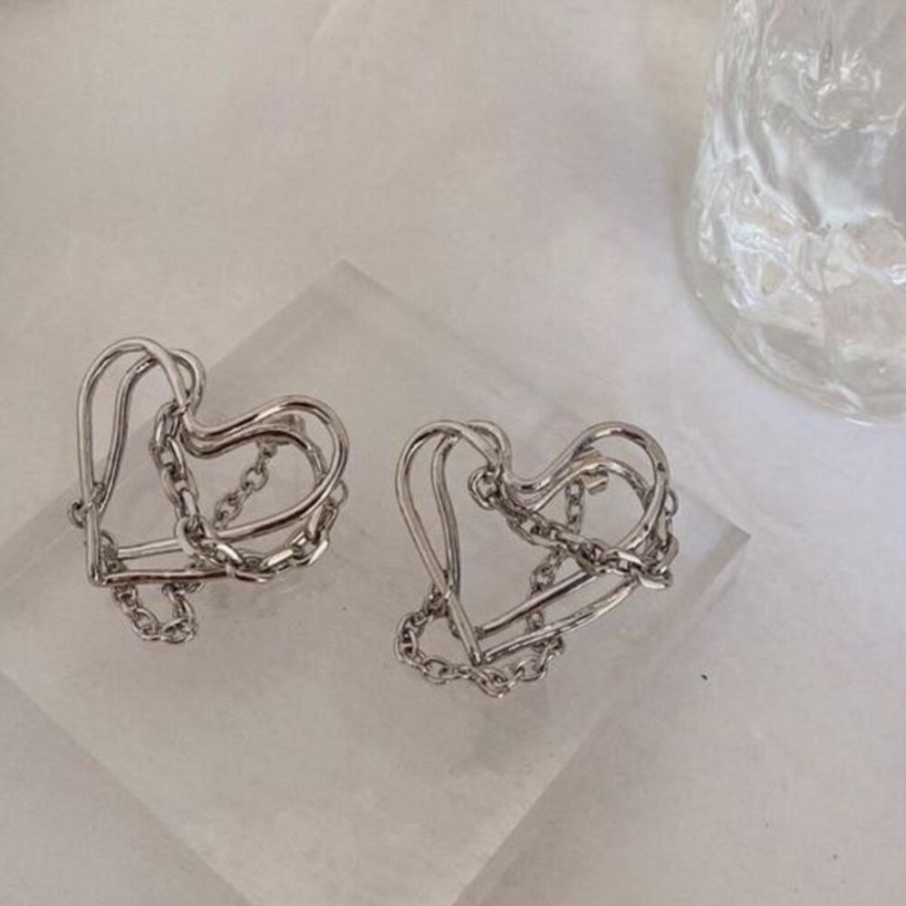The Chain My Heart earrings with chain attached posts in 925 silver.